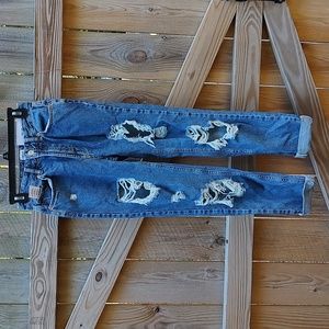🏵️ BDG Mom High Rise Distressed Jeans NWT